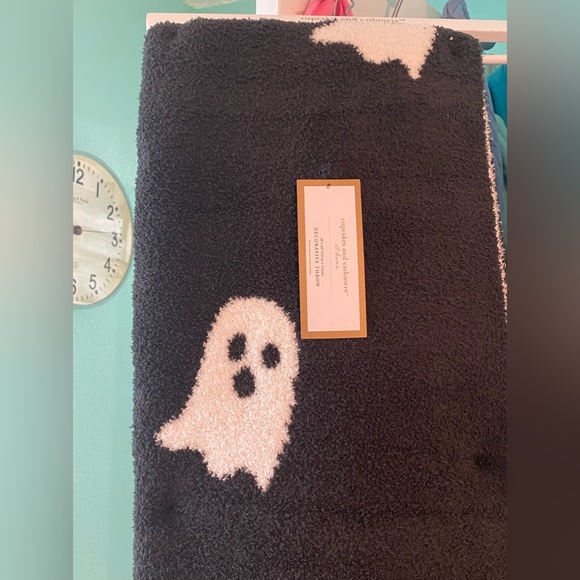 TIKTOK GHOST BLANKET - Picture 2 of 4
